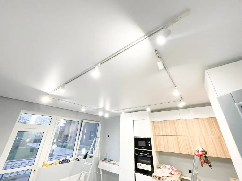 Какой потолок выбрать для кухни?